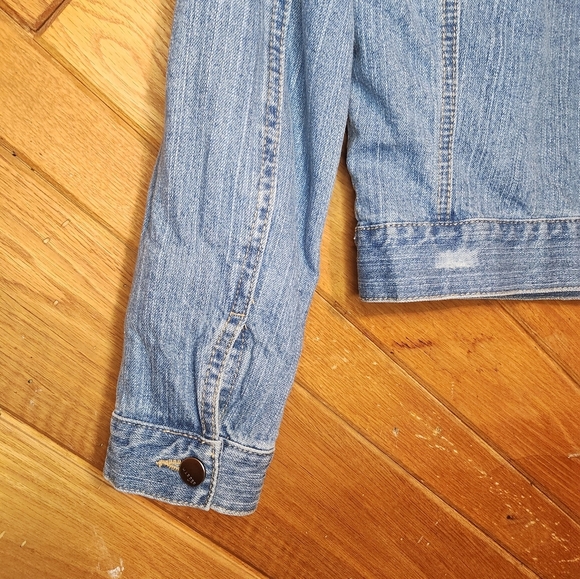 Francesca's Harper distressed lace detailed light wash denim jacket size small - Picture 9 of 11